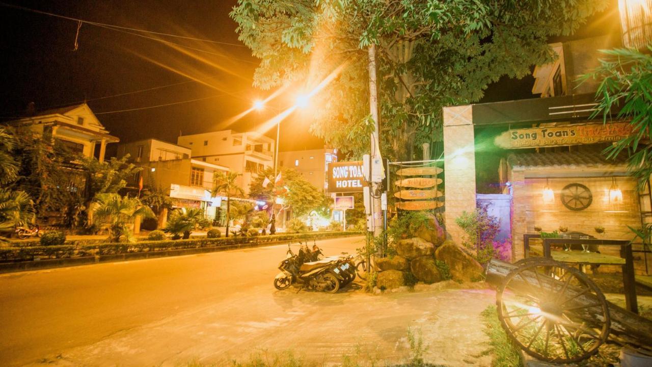 Song Toan Hotel Фонгня Экстерьер фото